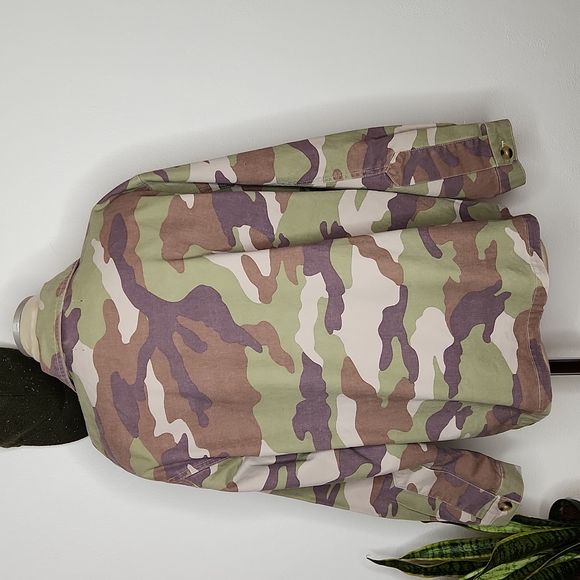 Forever 21 Camo Shacket Jacket - Picture 2 of 10